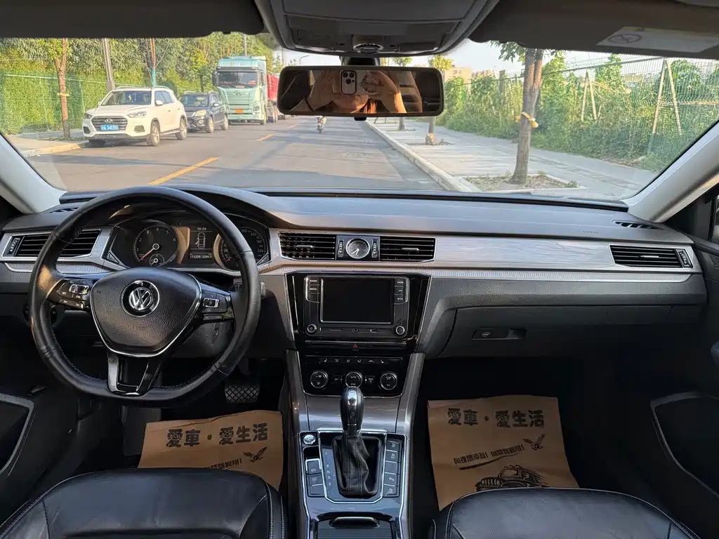 Volkswagen Passat 2017 — фото 14