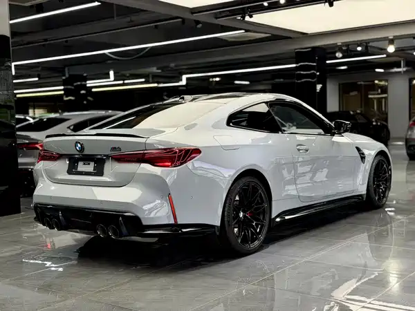 BMW M4 2025