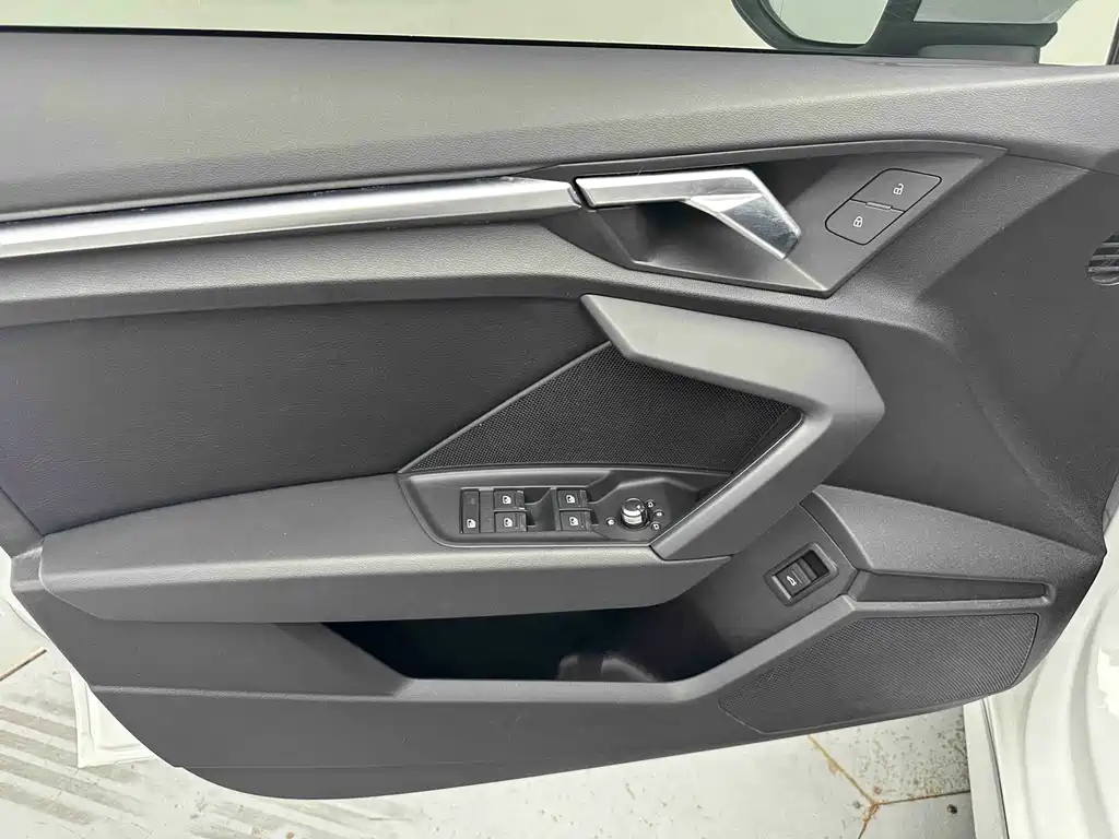 Audi A3 2023 — фото 10