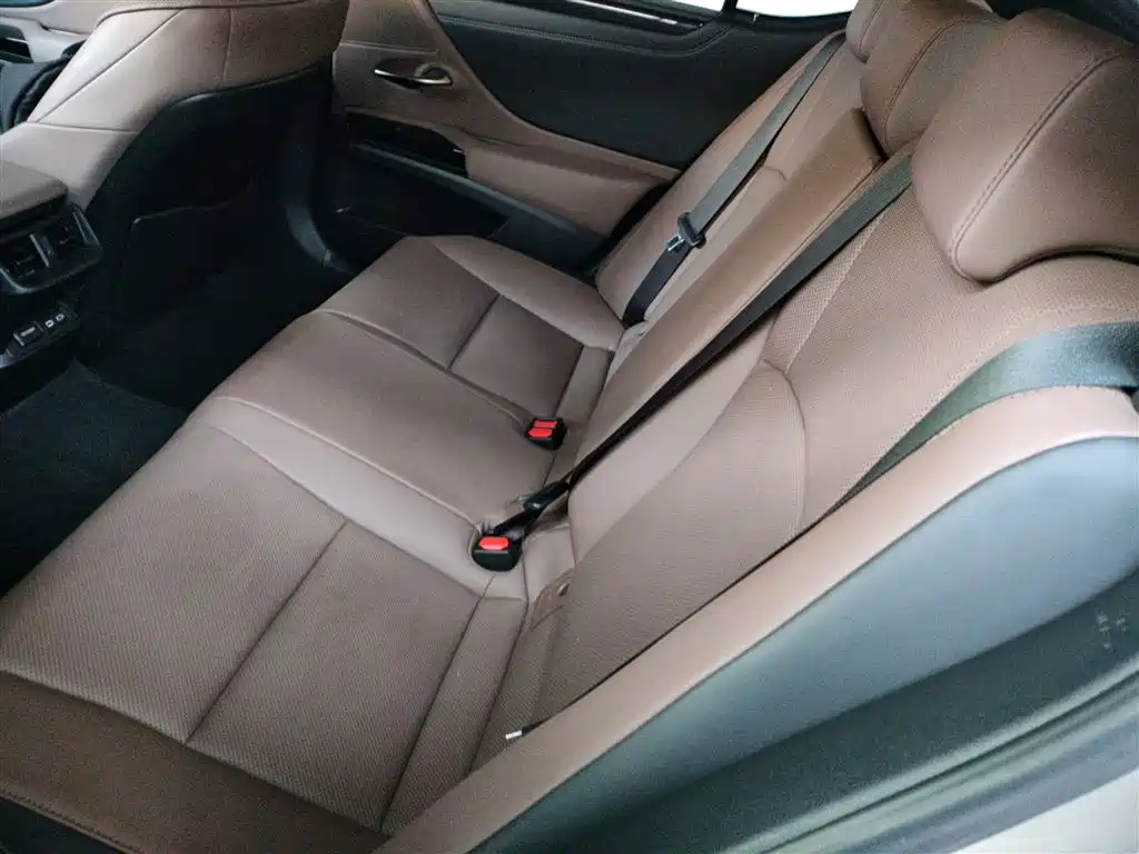 Lexus ES 2022 — фото 17