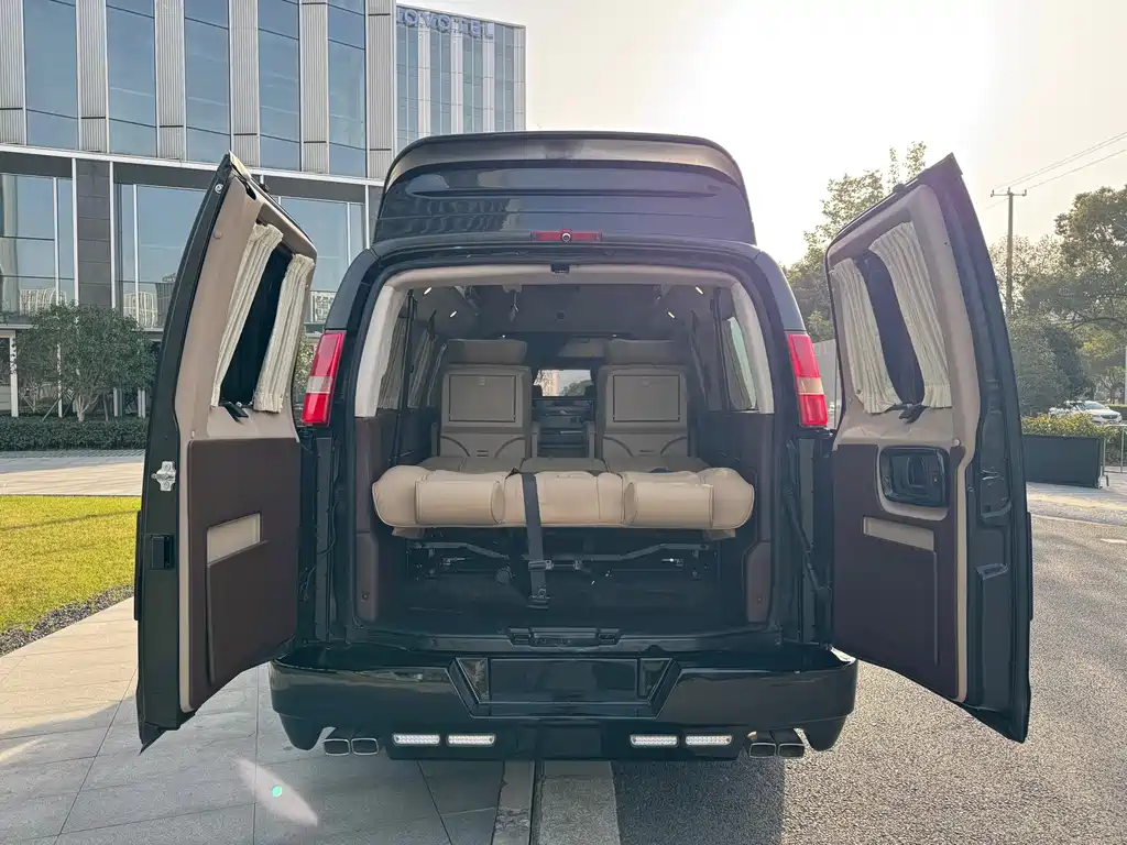 GMC Savana 2017 — фото 17