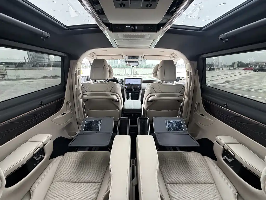 Toyota Vellfire 2024 — фото 11
