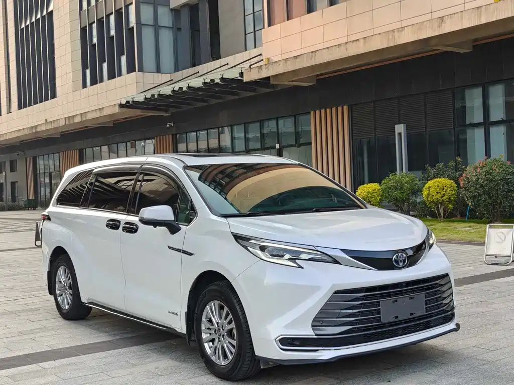 Toyota Sienna 2022 — фото 2