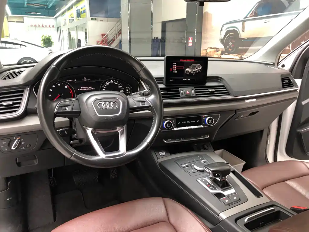 Audi Q5L 2019 — фото 14