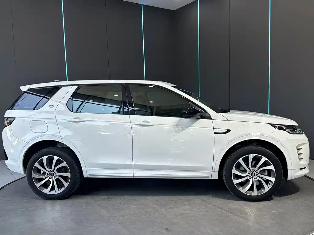 Land Rover Discovery Sport 2024