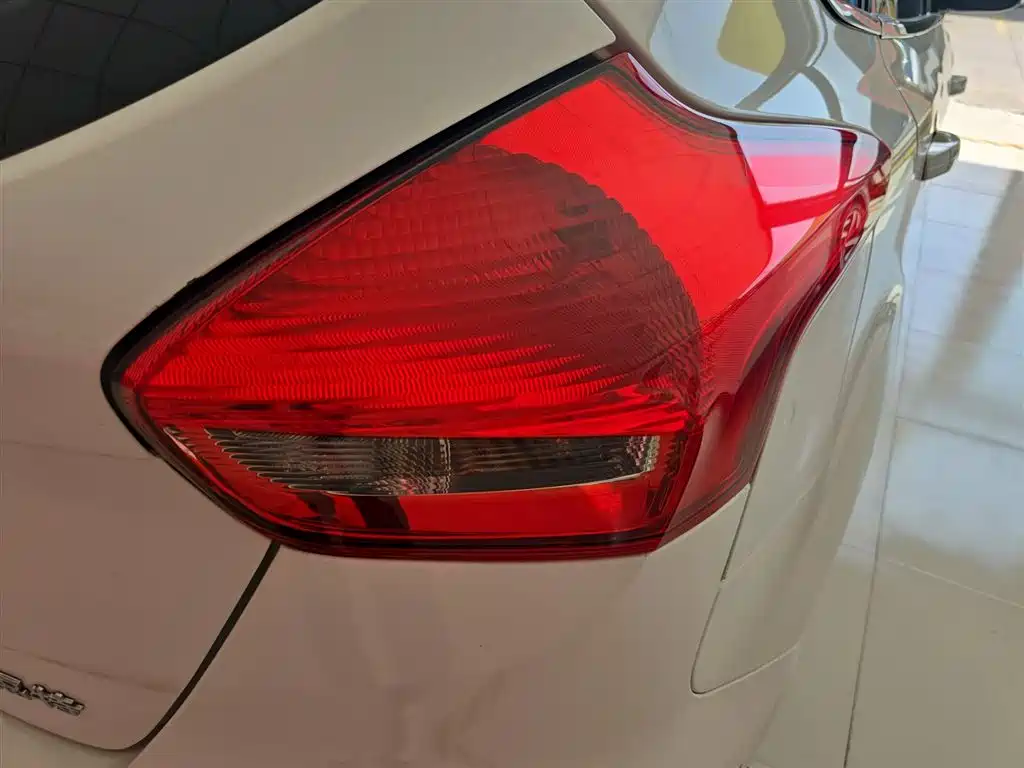 Ford Focus 2016 — фото 8