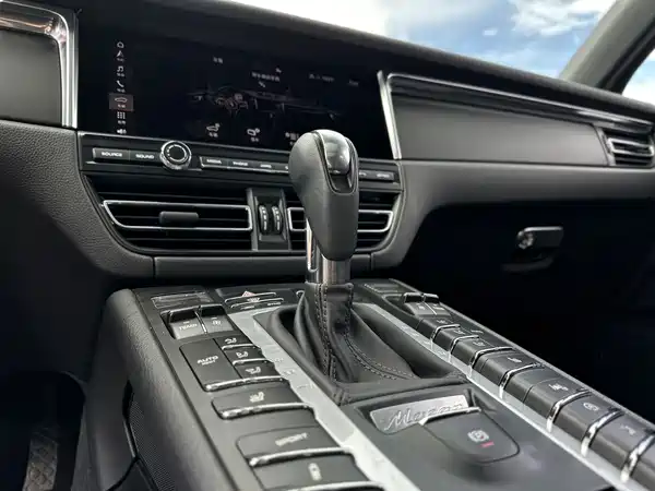 Porsche Macan 2021