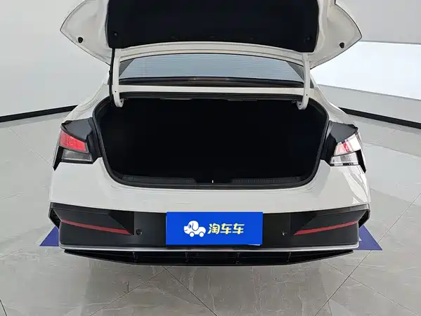 Hyundai Elantra 2025