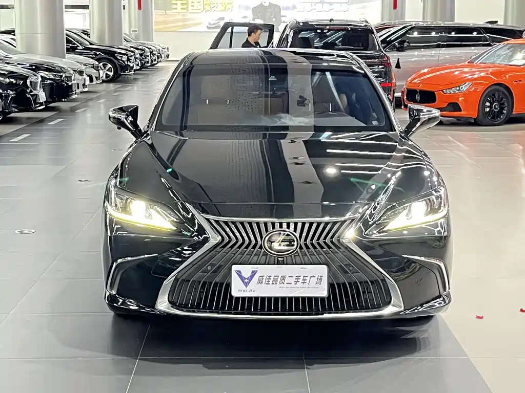 Lexus ES 2021