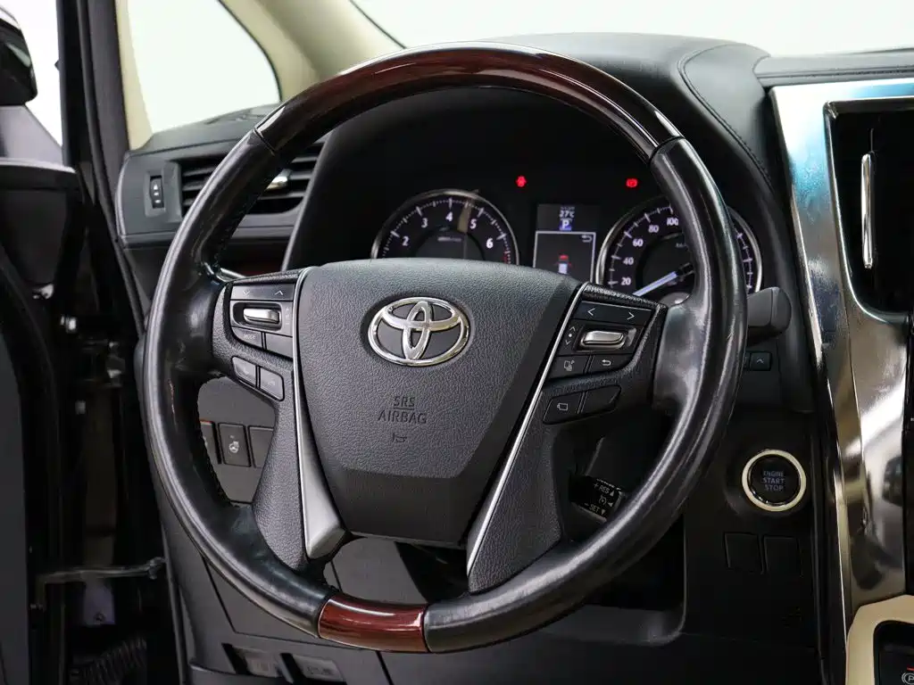 Toyota Alphard 2017 — фото 16