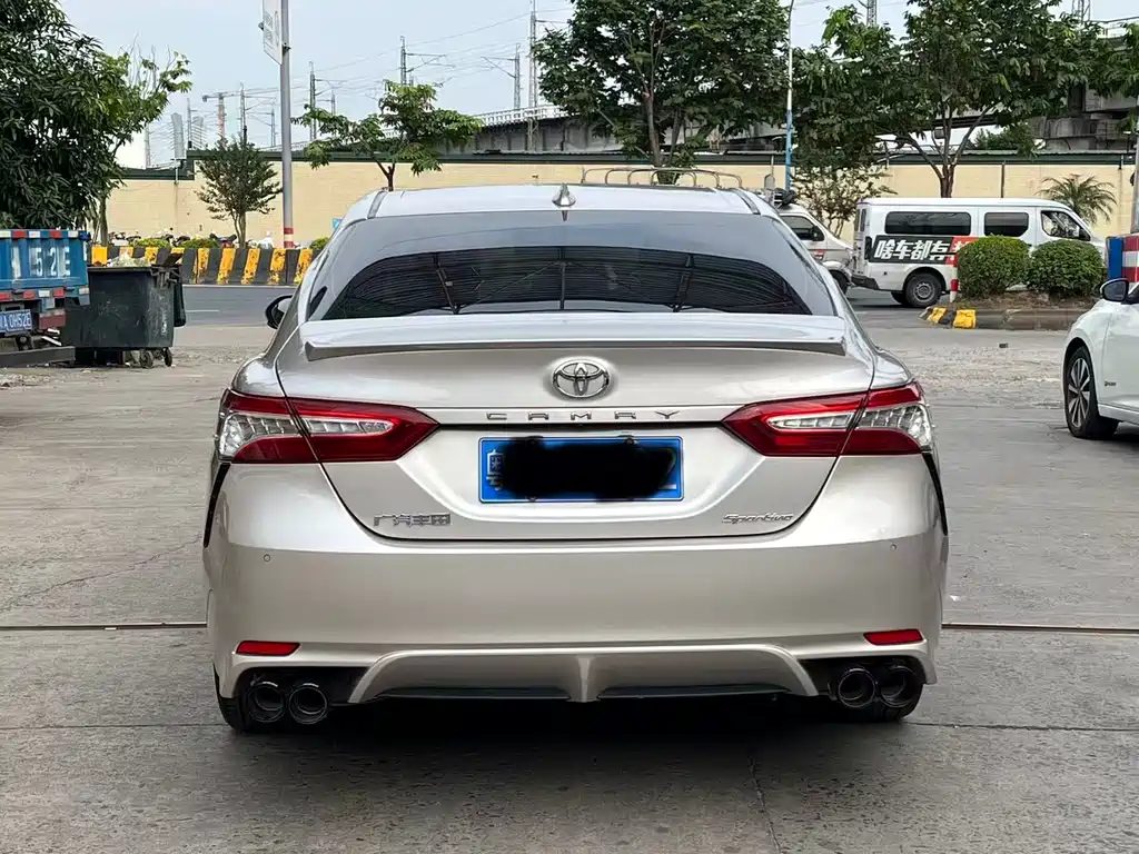 Toyota Camry 2021 — фото 8