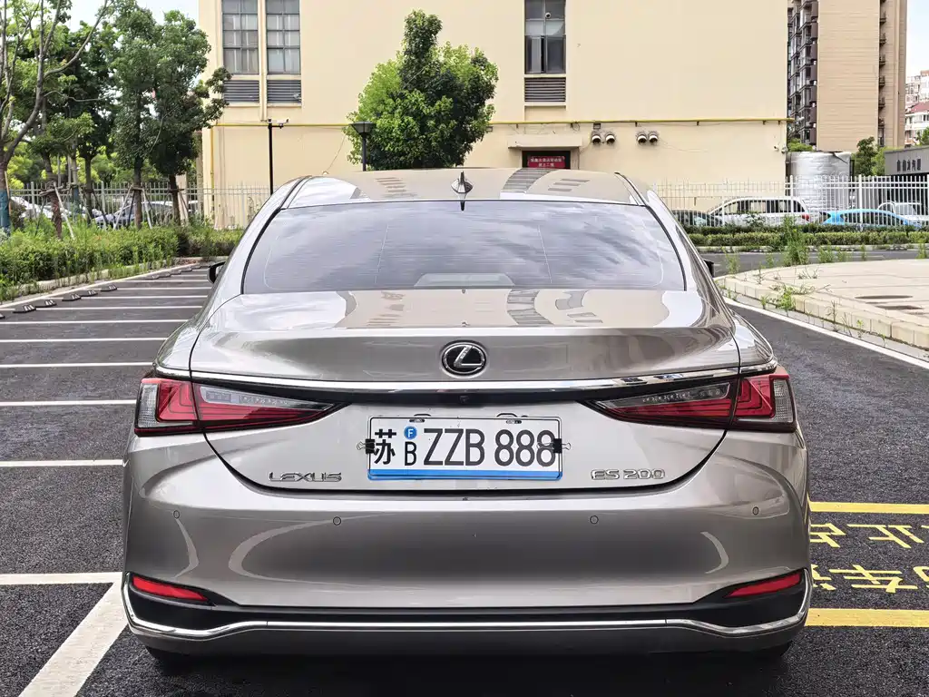 Lexus ES 2024