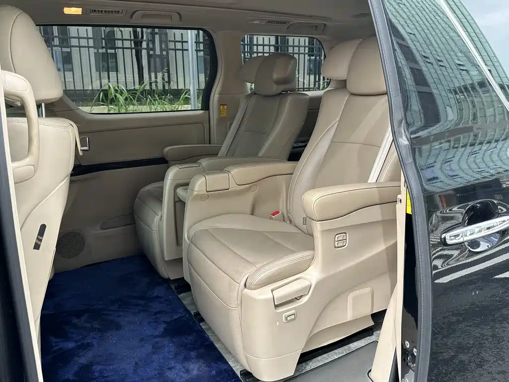 Toyota Alphard 2014