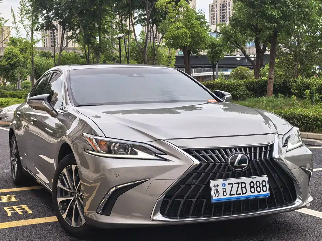 Lexus ES 2024