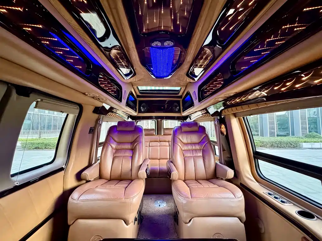 GMC Savana 2015 — фото 15