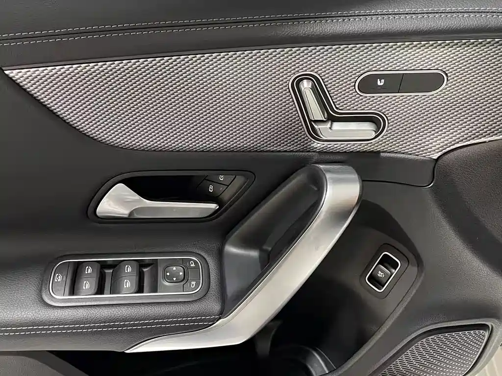Mercedes-Benz A-Class 2022 — фото 11