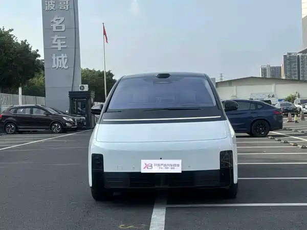 Li Auto MEGA 2025
