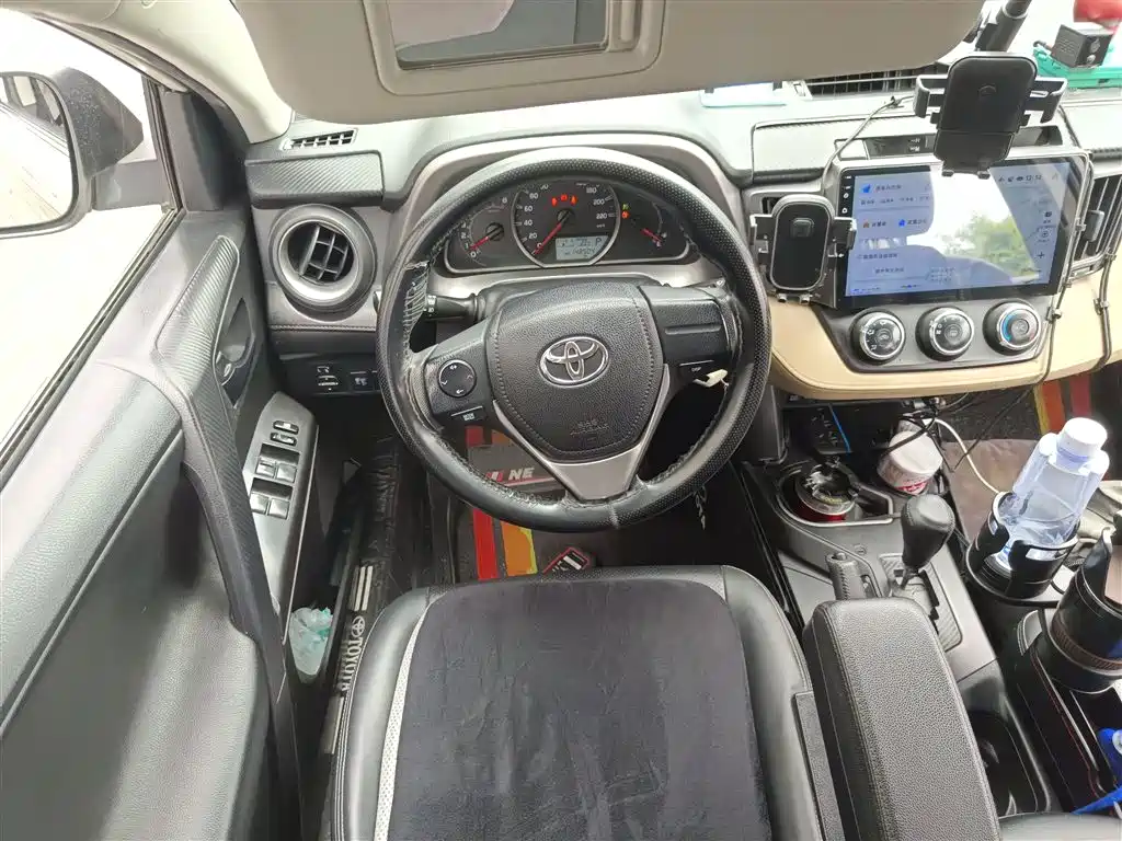 Toyota RAV4 2018 — фото 11