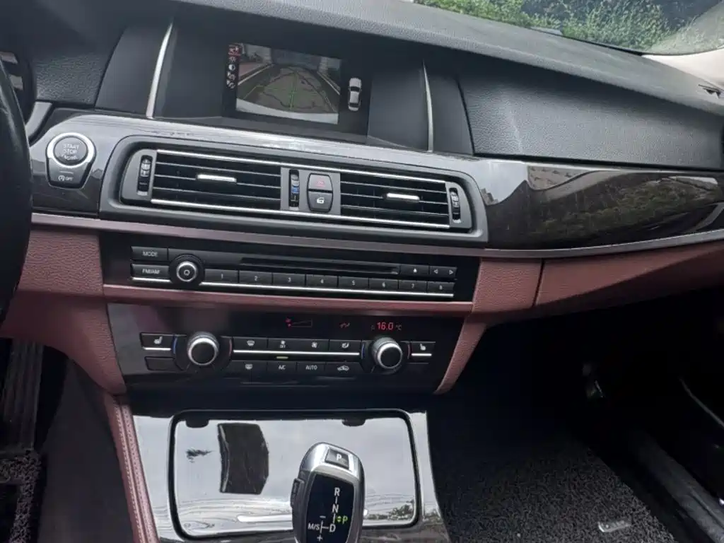 BMW 5 Series 2016 — фото 18