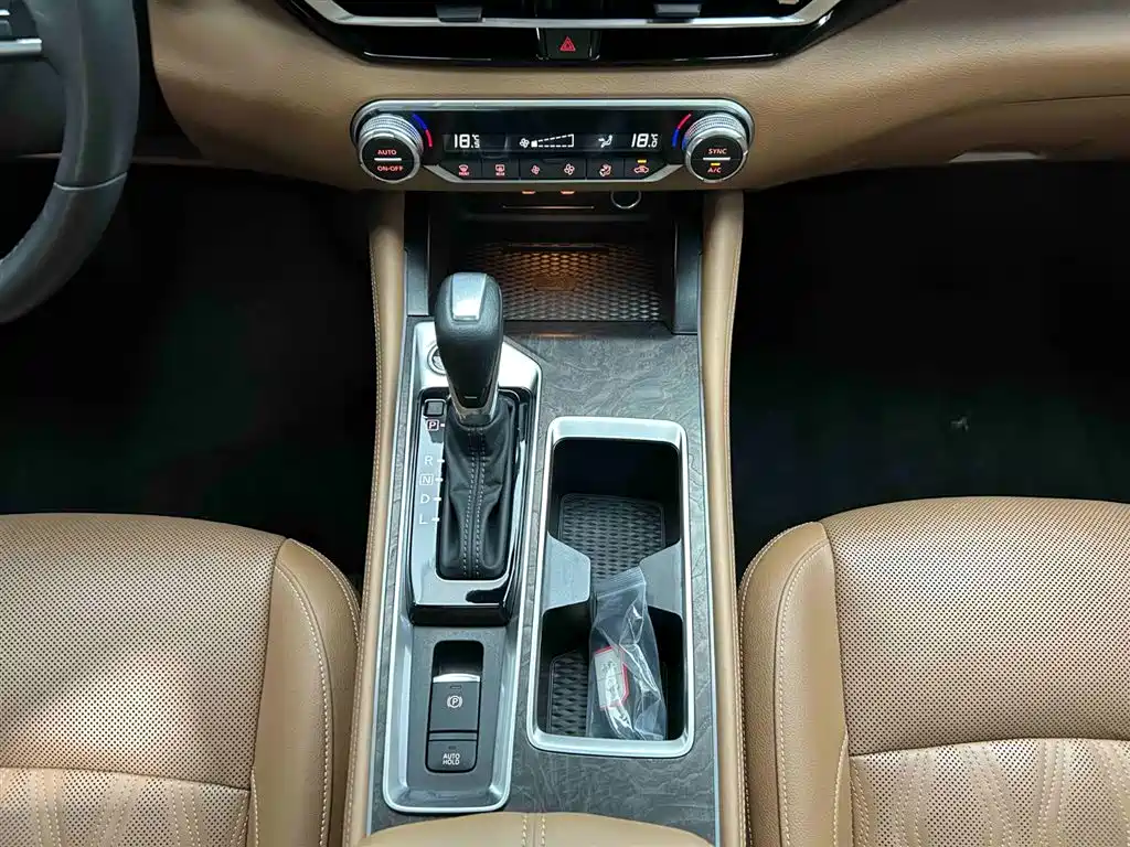 Nissan Teana 2022