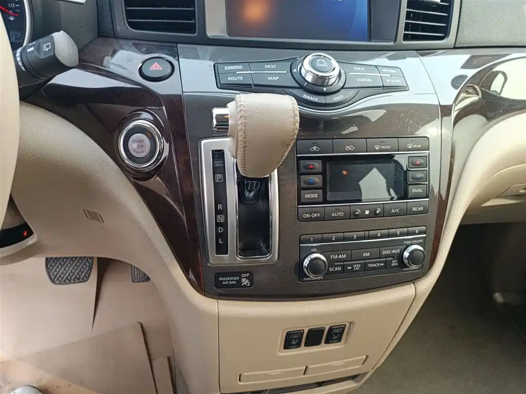 Nissan Quest 2016 — фото 14