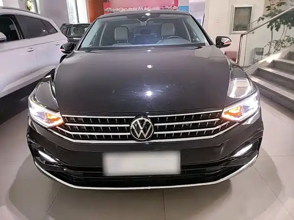 Volkswagen Magotan 2025
