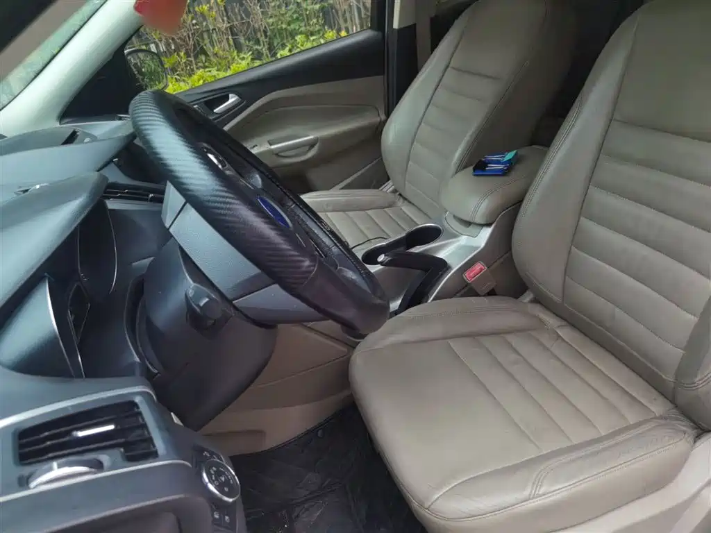 Ford Kuga 2014 — фото 11