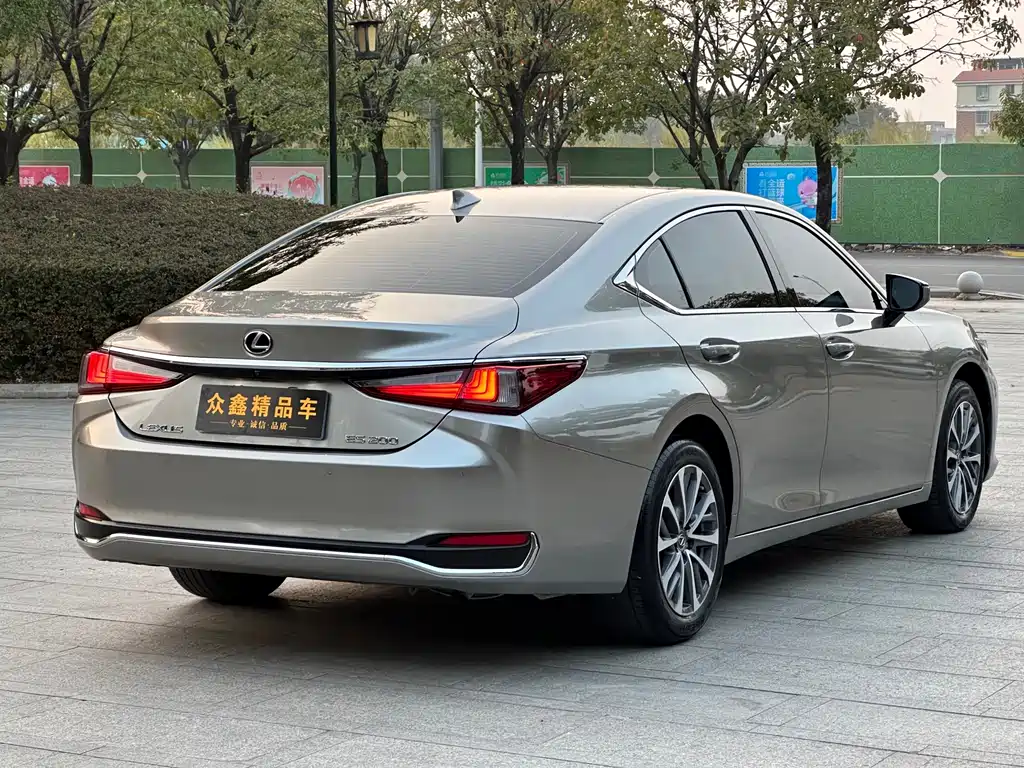 Lexus ES 2022 — фото 13