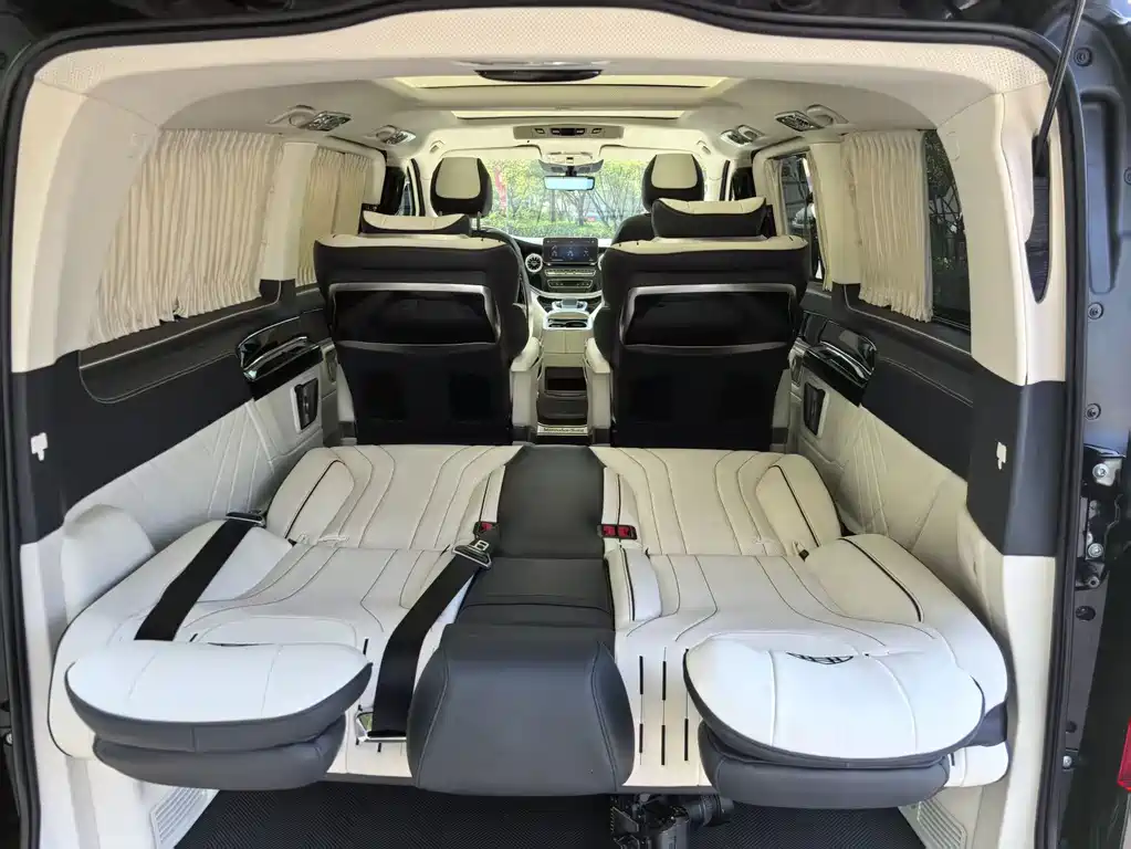 Mercedes-Benz V-Class 2023 — фото 22