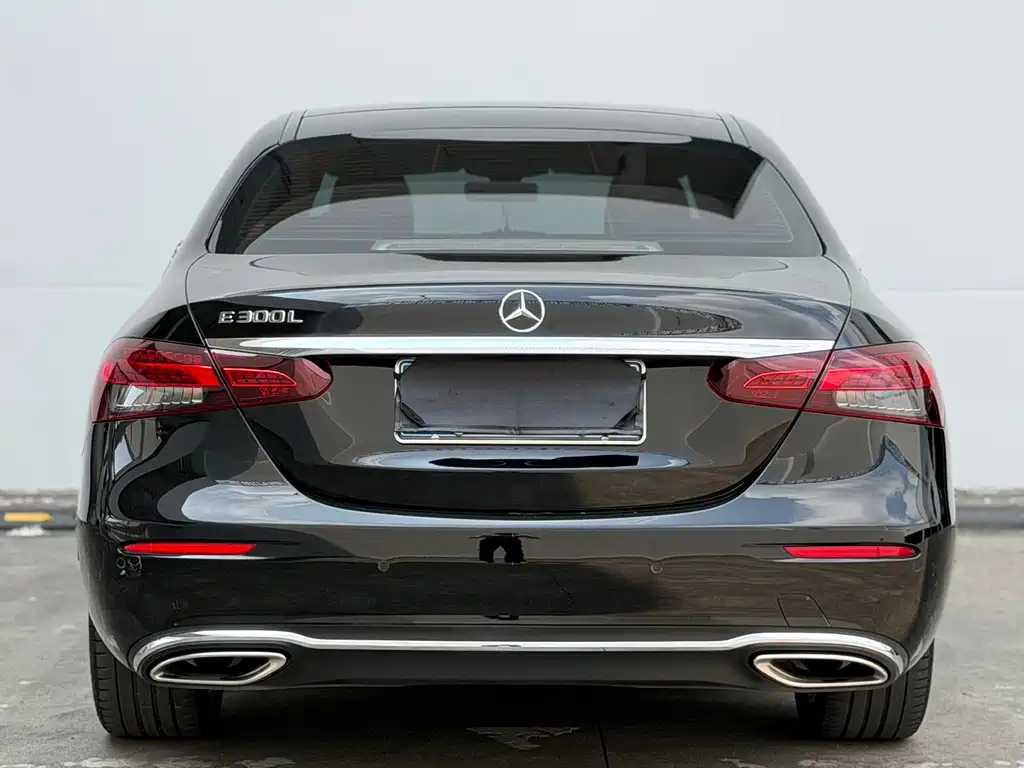 Mercedes-Benz E-Class 2023 — фото 11