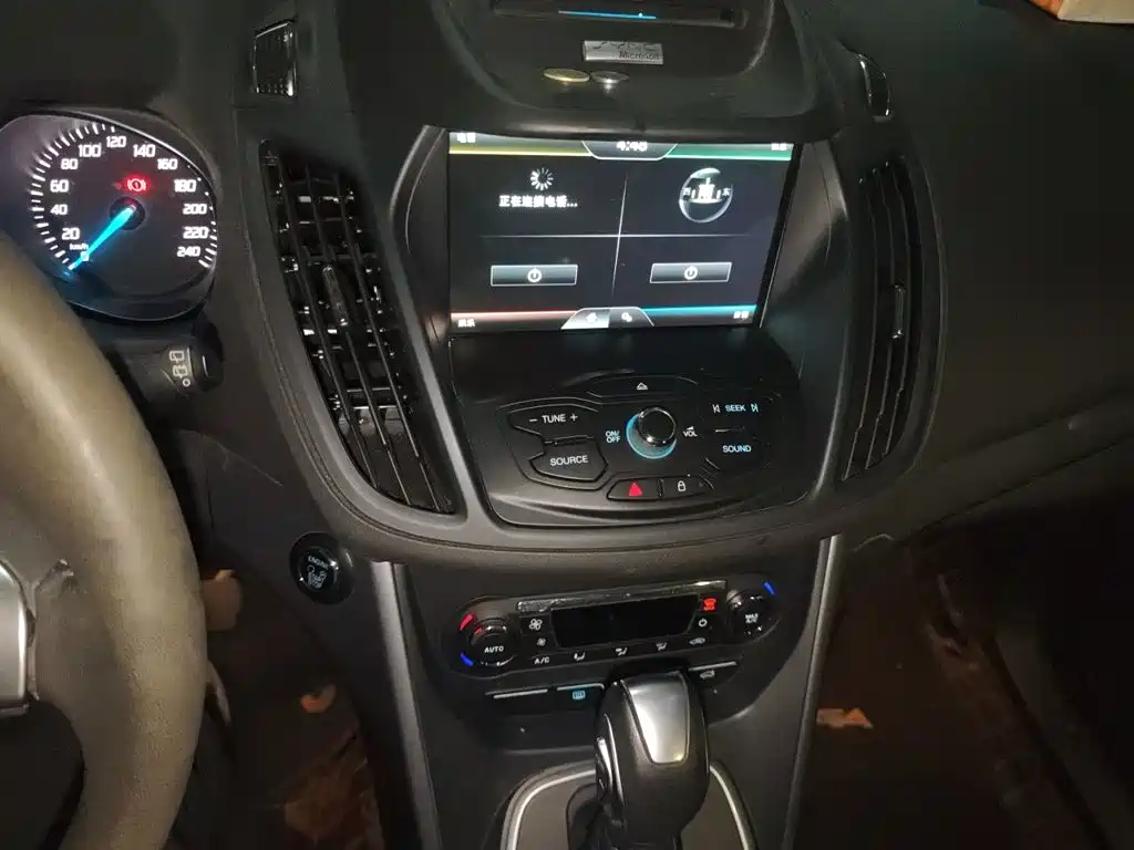 Ford Kuga 2015 — фото 9