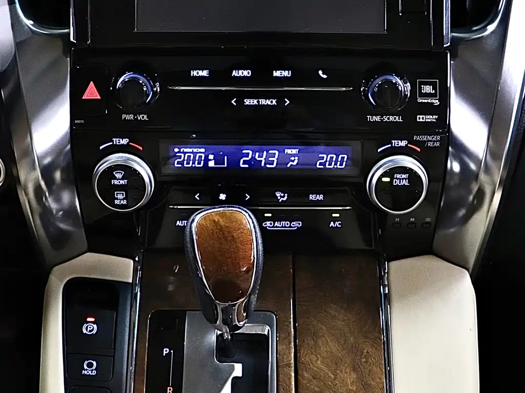 Toyota Alphard 2017 — фото 21