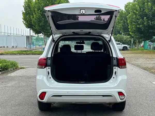 Mitsubishi Outlander 2023