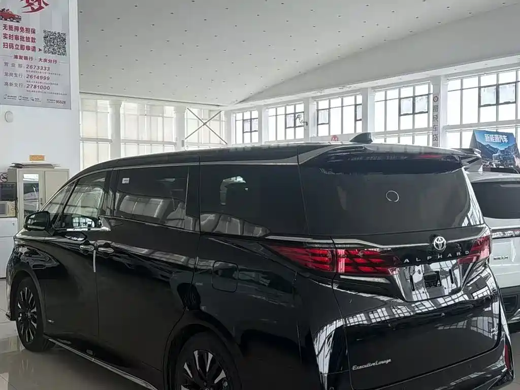 Toyota Alphard 2026 — фото 3