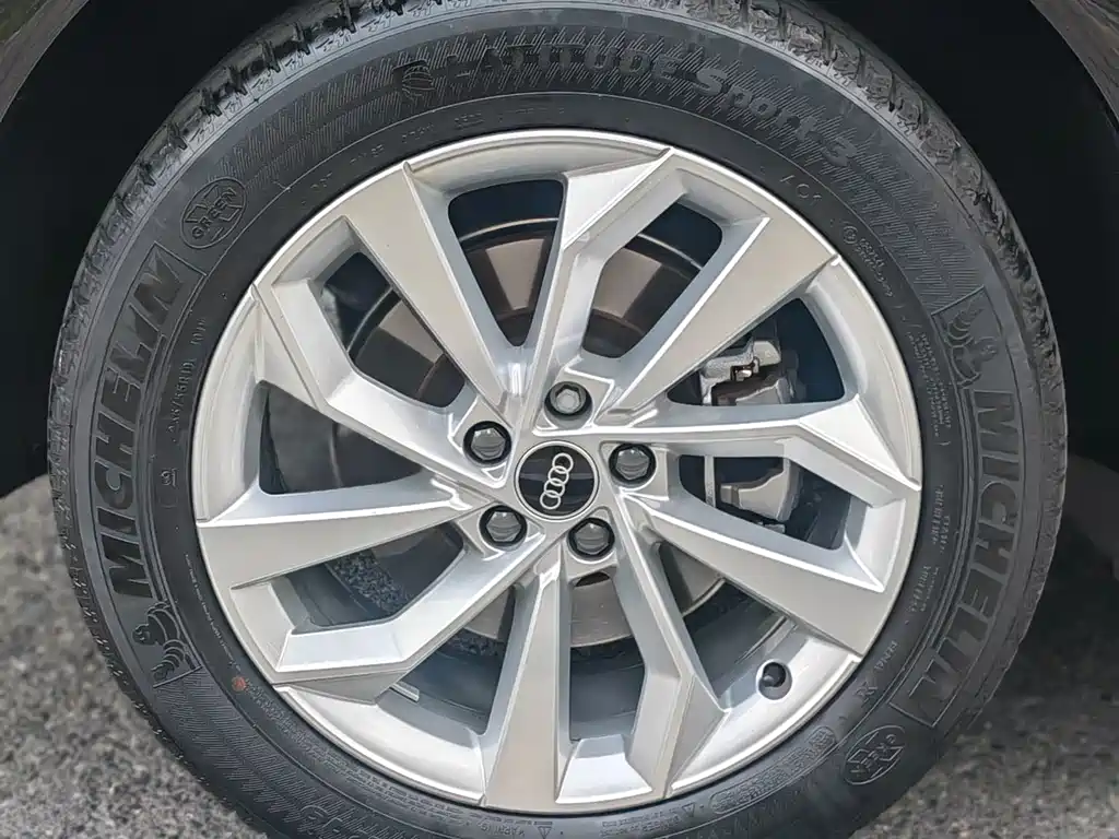 Audi Q5L 2022 — фото 14