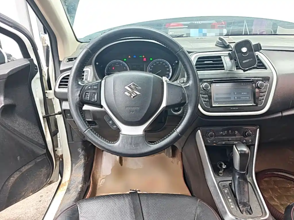 Suzuki S-Cross 2015 — фото 11