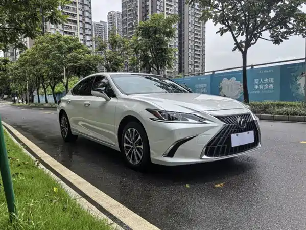 Lexus ES 2024