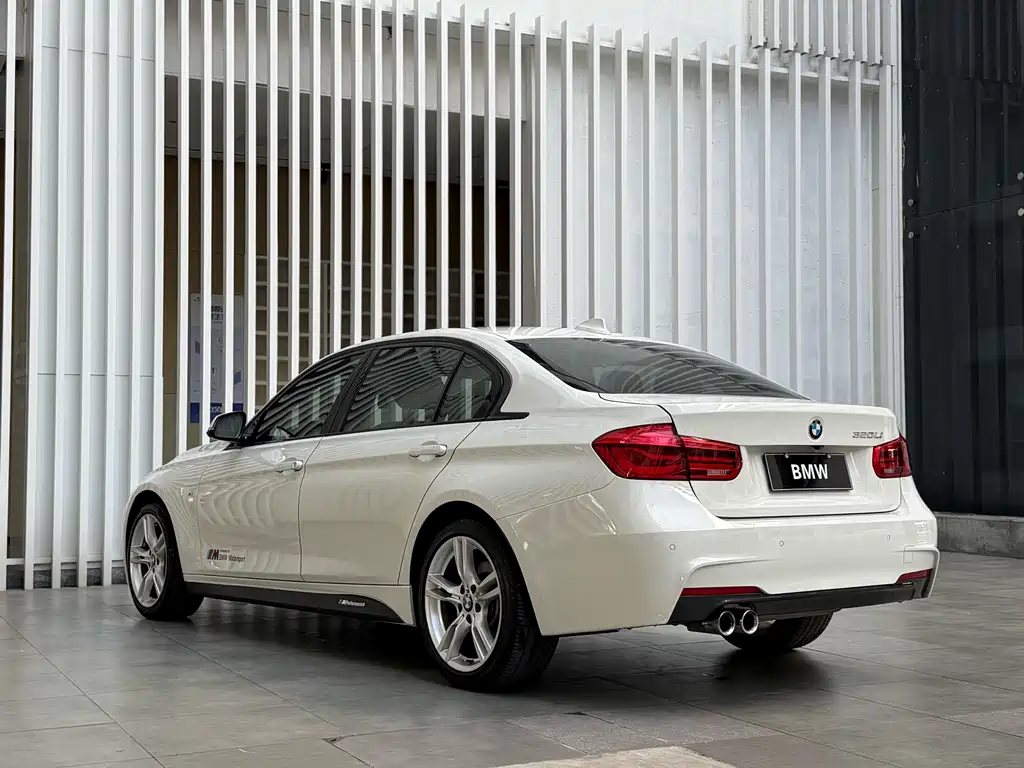 BMW 3 Series 2019 — фото 10
