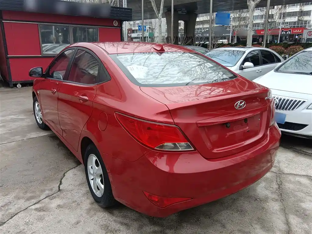 Hyundai Verna 2015 — фото 23
