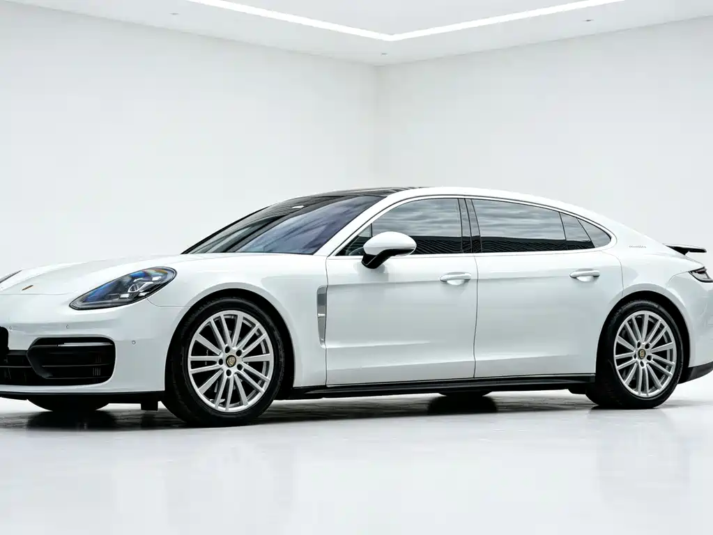 Porsche Panamera 2023 — фото 1