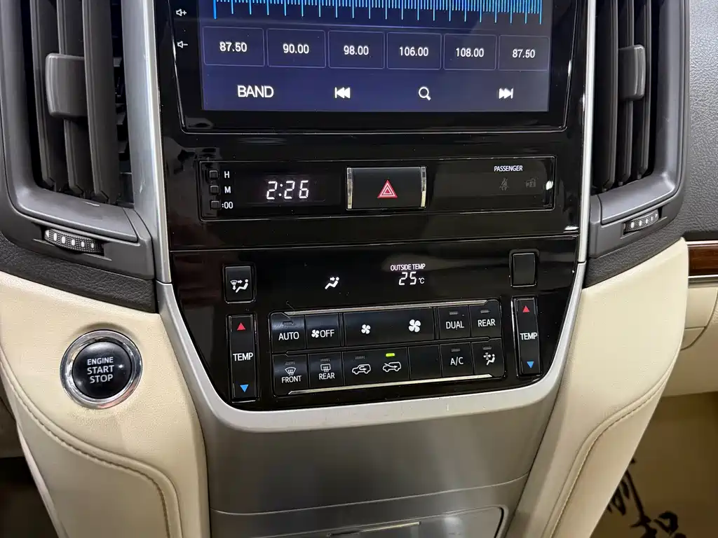 Toyota Land Cruiser 2019 — фото 24