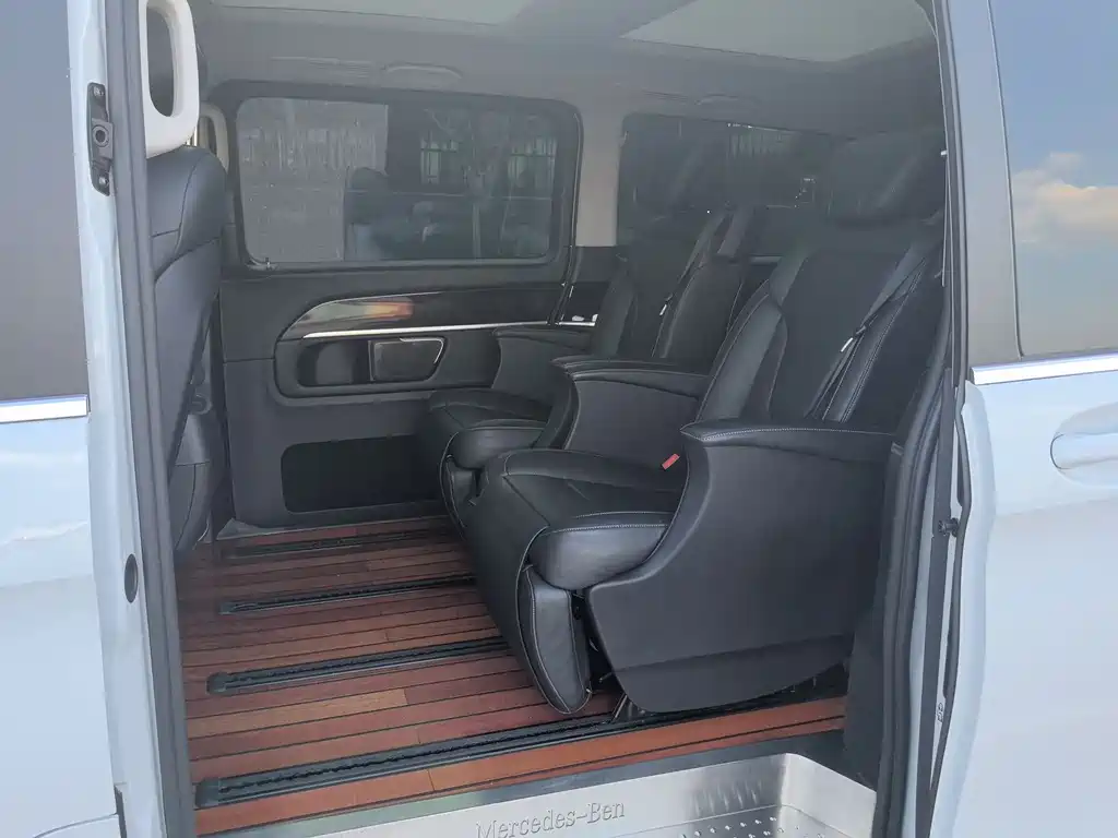 Mercedes-Benz V-Class 2018 — фото 12