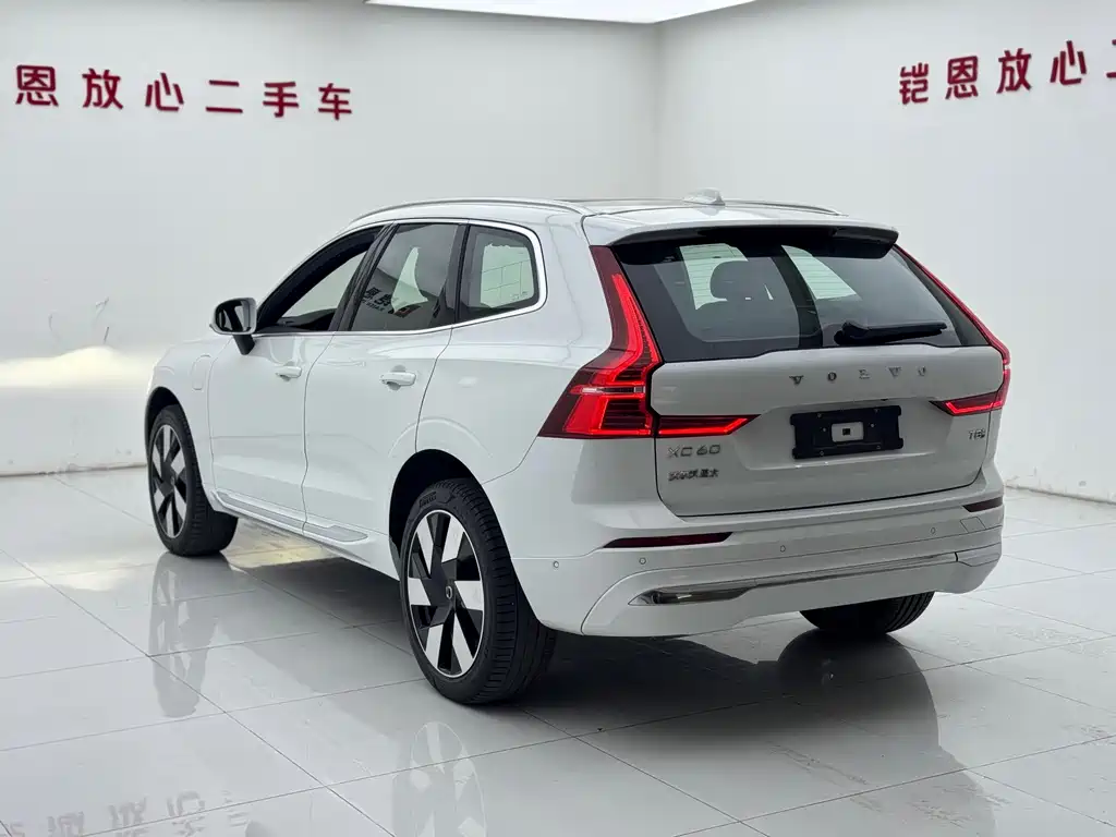 Volvo XC60 PHEV 2025 — фото 13