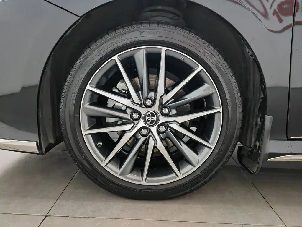 Toyota Camry 2022 — фото 17