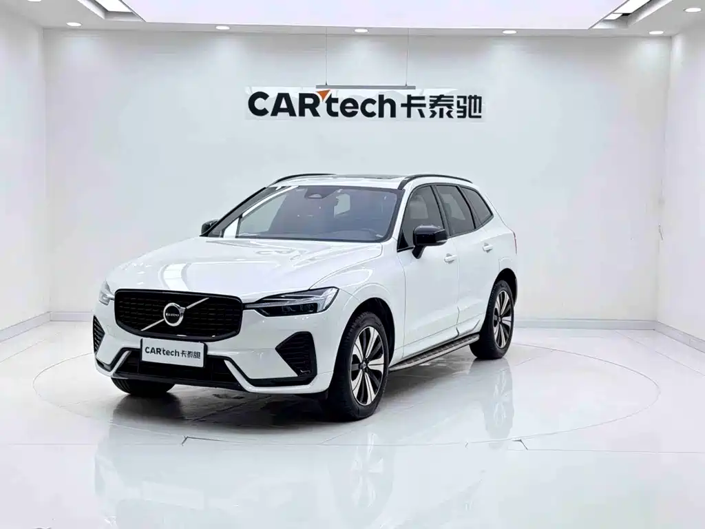 Volvo XC60 2023 — фото 1