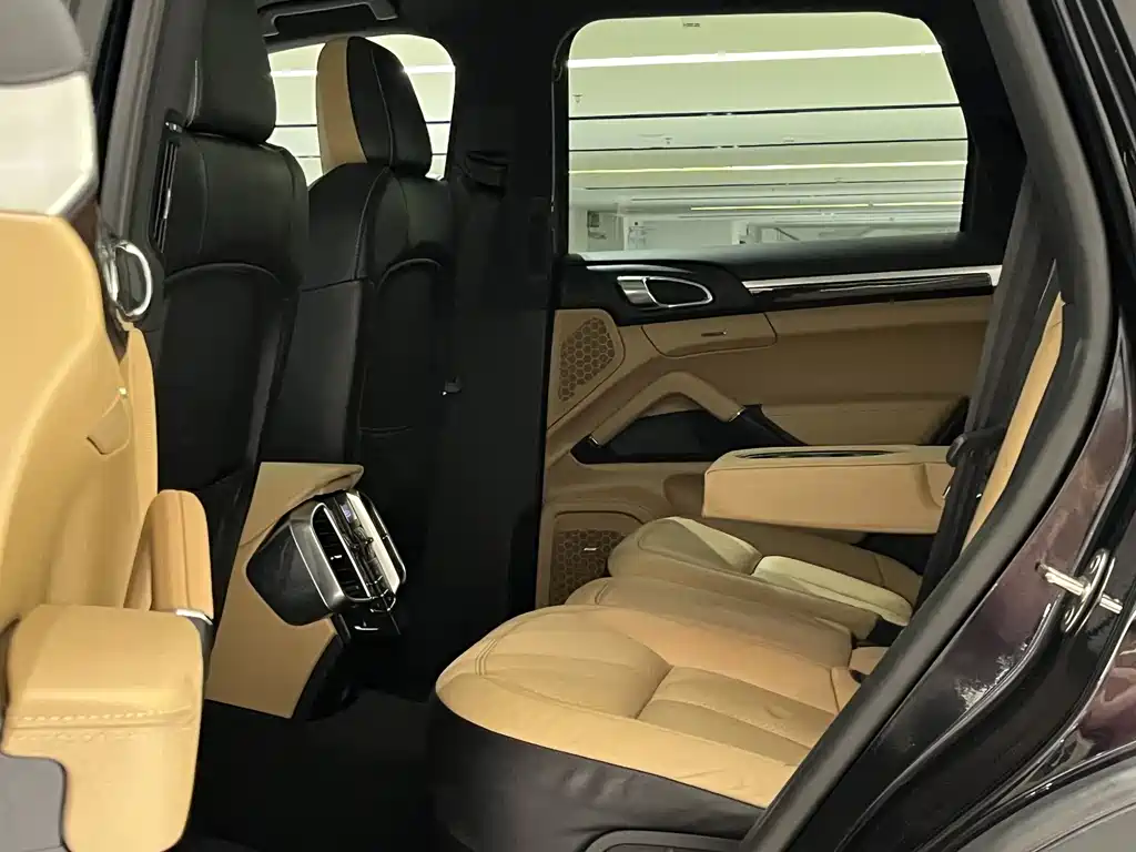 Porsche Cayenne 2017 — фото 10