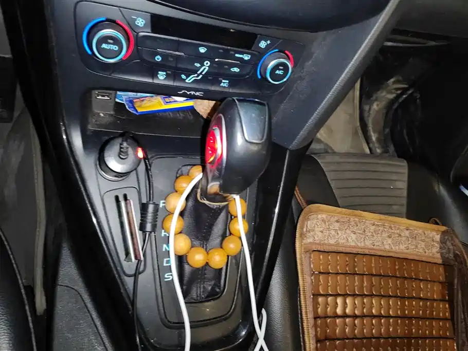Ford Focus 2016 — фото 16