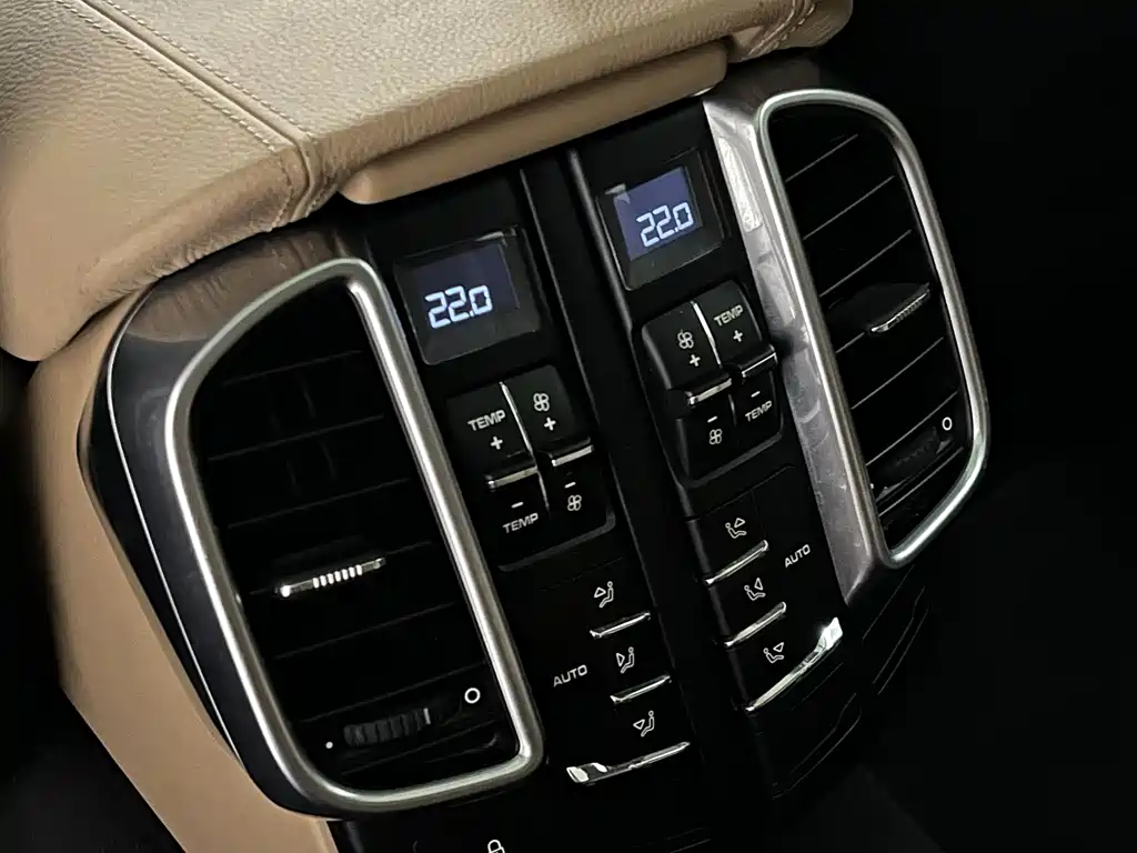Porsche Cayenne 2017 — фото 19