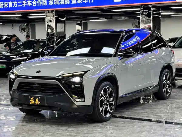 NIO ES8 2021