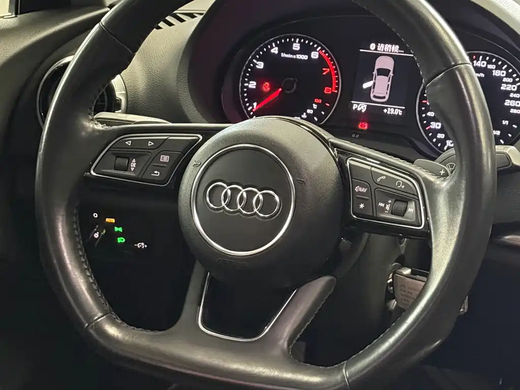 Audi A3 2017 — фото 10